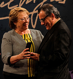 Horacio Castellanos Moya receiving award from President Michelle Bachelet of Chile