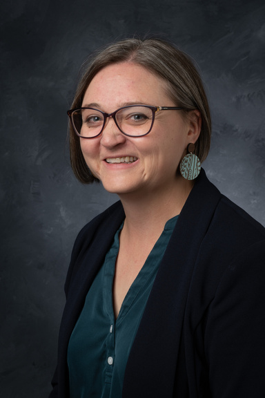 a headshot of Anna Newnum