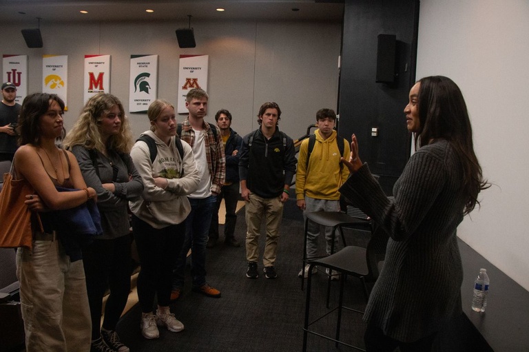 Journalism students meet with Kimmi Chex