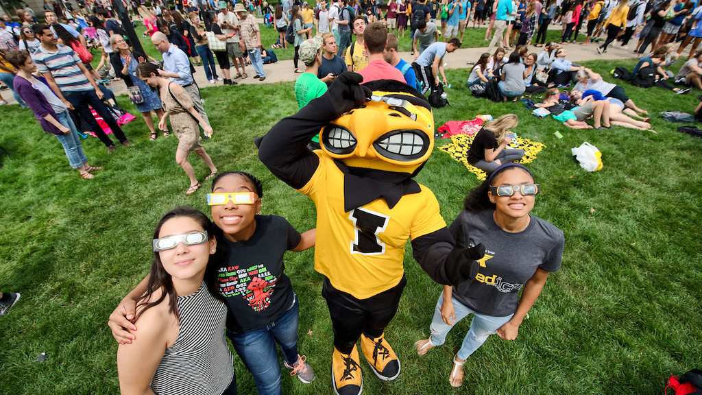 Students watching the eclipse