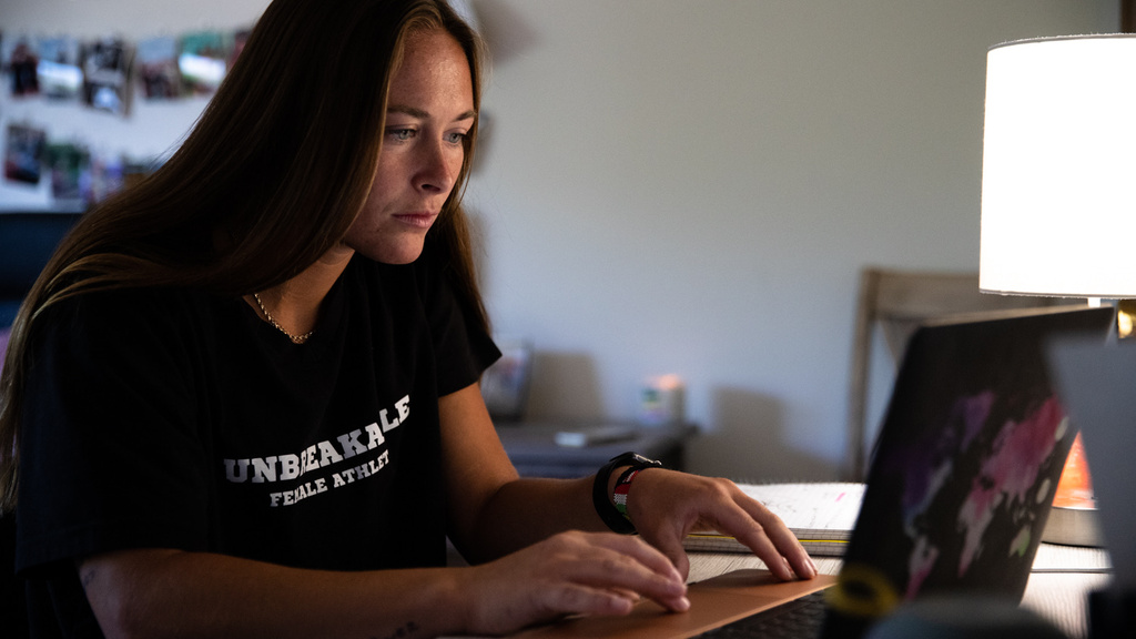 Jaecee Hall, a CLAS alum, has seen success with her clothing business Unbreakable Female Athlete.