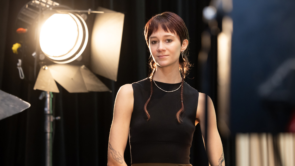 Isa Holtze stands on a film set 