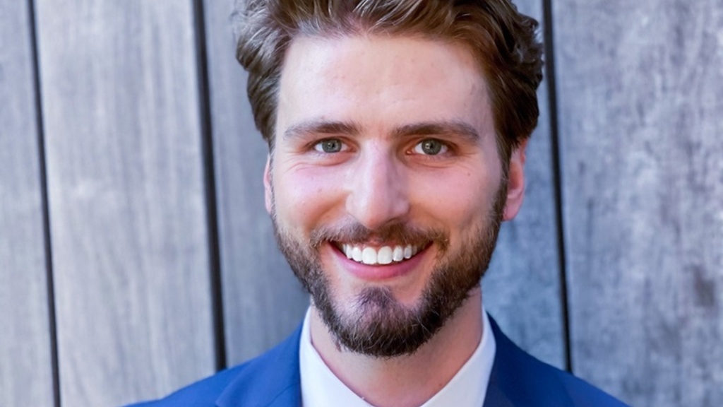 Headshot of Jason Robey